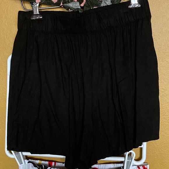 Monki black high waisted shorts w/ pockets - Picture 1 of 3